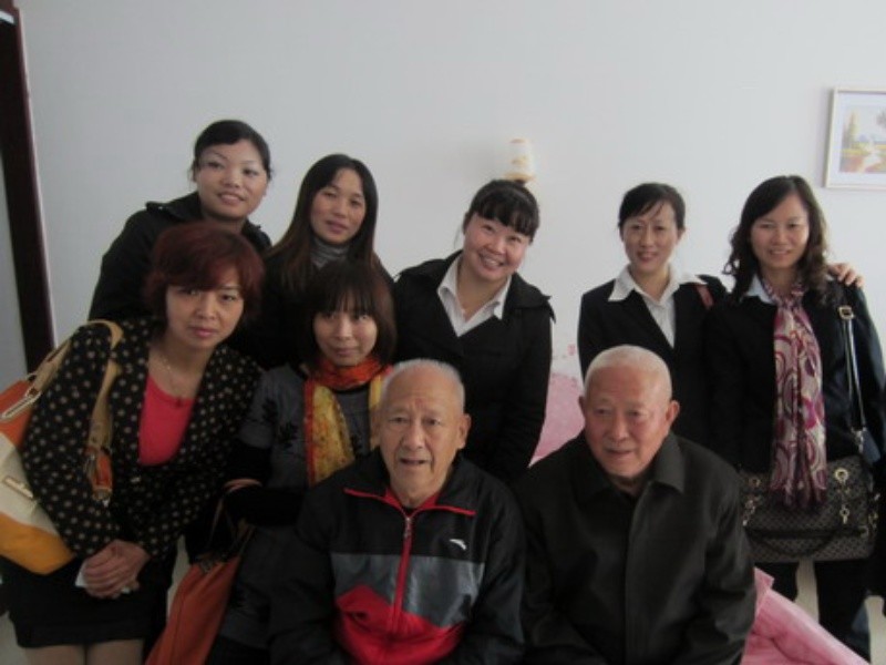 XMBAG employees visited elderly and children on the Double Ninth Festival